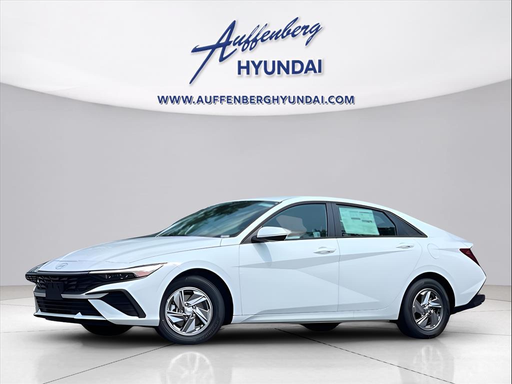 2025 Hyundai Elantra SE's photo