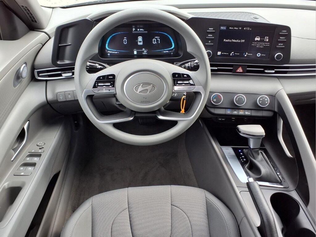 New 2026 Hyundai Elantra SE Sedan