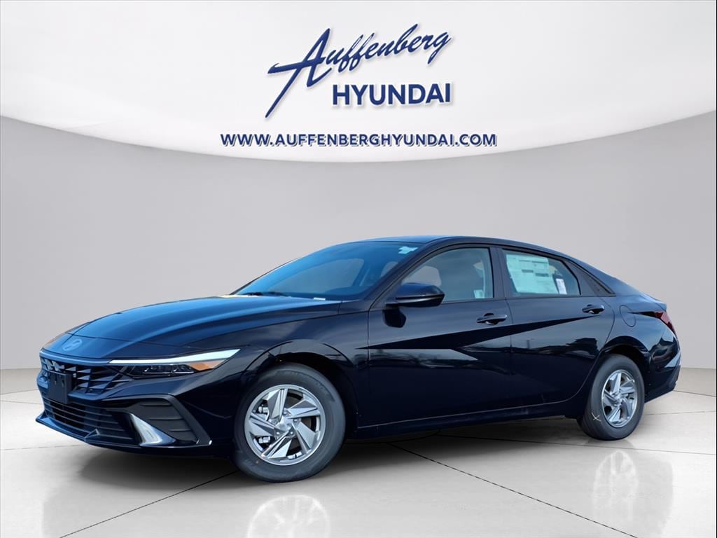 New 2025 Hyundai Elantra SE Sedan