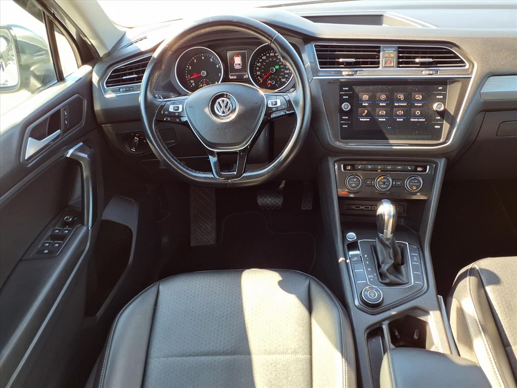 2019 Volkswagen Tiguan SEL R-Line photo 2