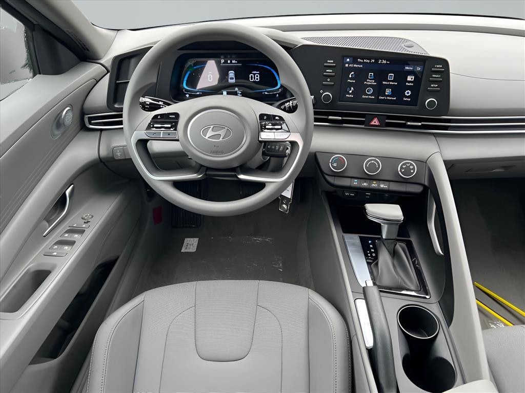 New 2025 Hyundai Elantra SE Sedan