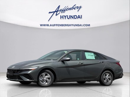 2025 Hyundai Elantra SE Sedan