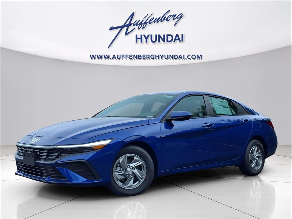 2025 Hyundai Elantra SE's photo