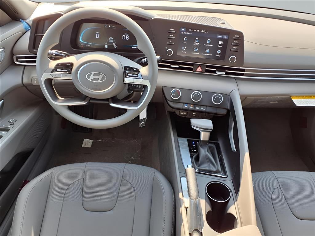 New 2025 Hyundai Elantra SE Sedan