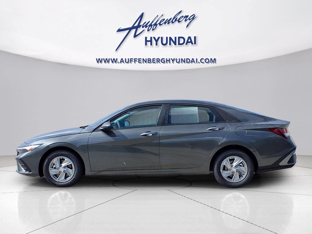 New 2026 Hyundai Elantra SE Sedan