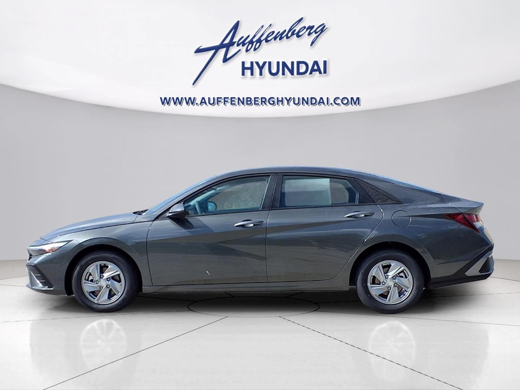 New 2026 Hyundai Elantra SE Sedan