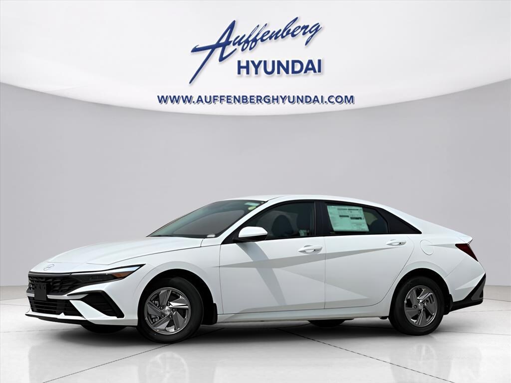 New 2025 Hyundai Elantra SE Sedan