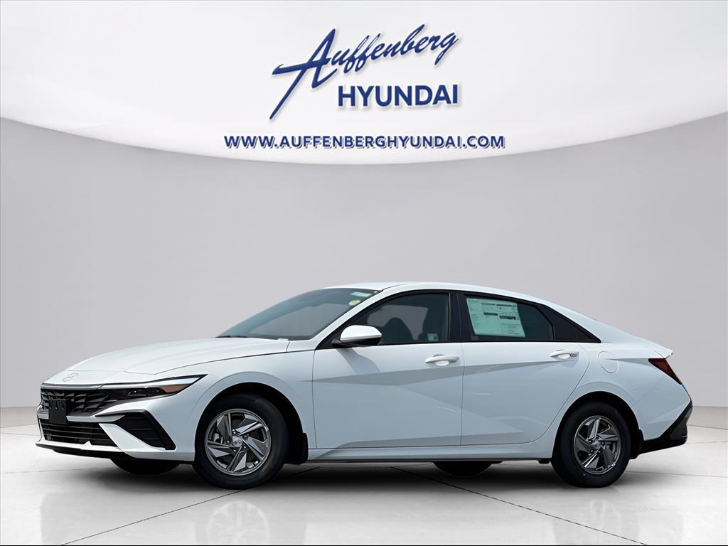 2025 Hyundai Elantra SE's photo
