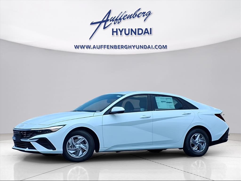 2025 Hyundai Elantra SE's photo