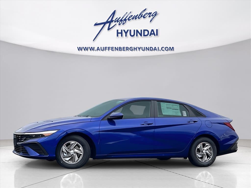 New 2025 Hyundai Elantra SE Sedan