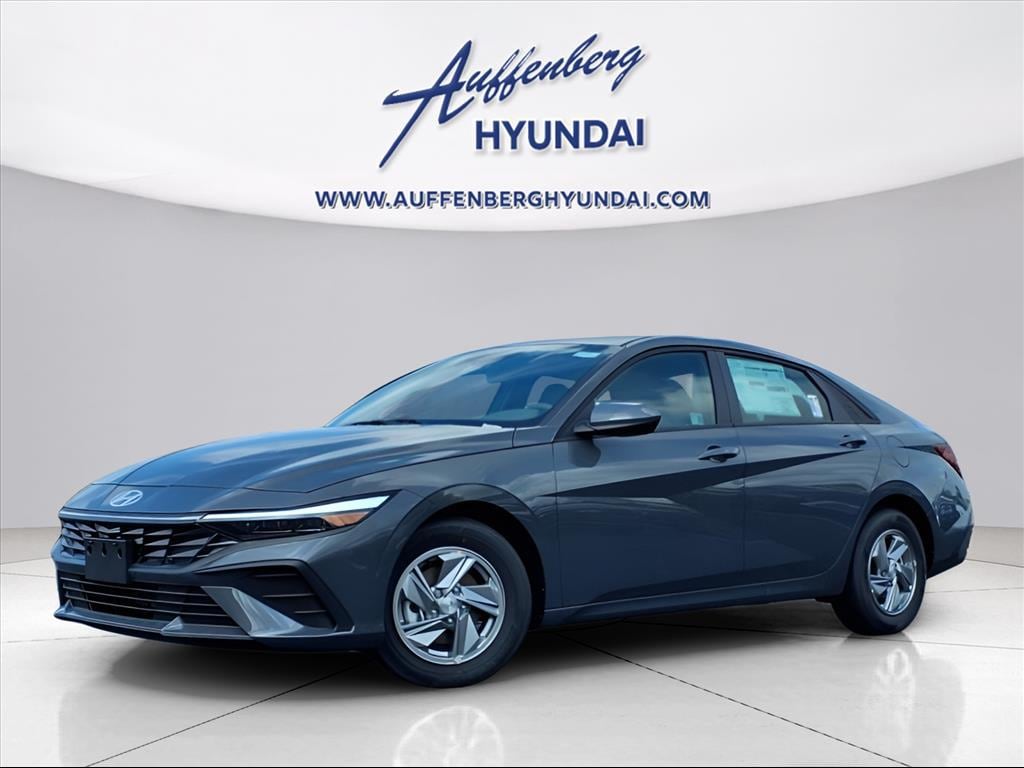 New 2025 Hyundai Elantra SE Sedan