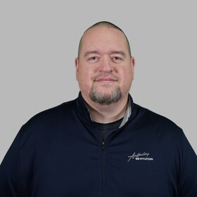 Staff member Steven Jackson from ID_78523e954d25