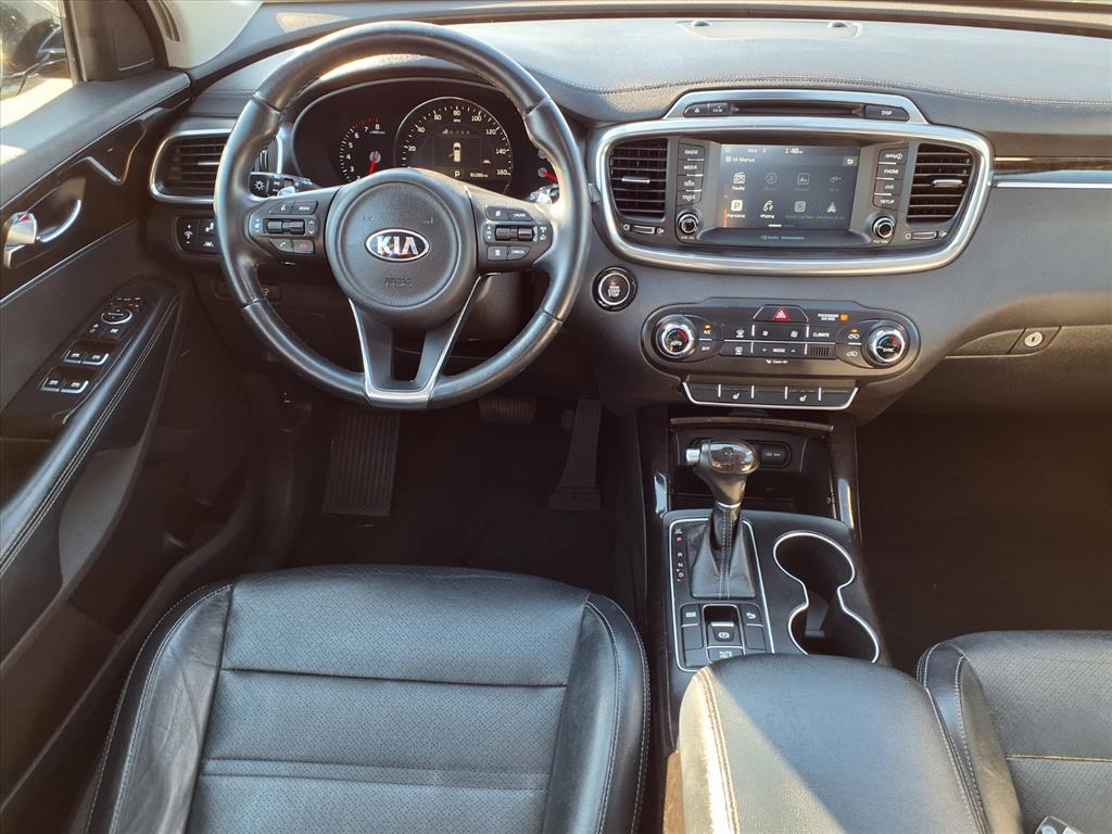 2017 Kia Sorento EX photo 2