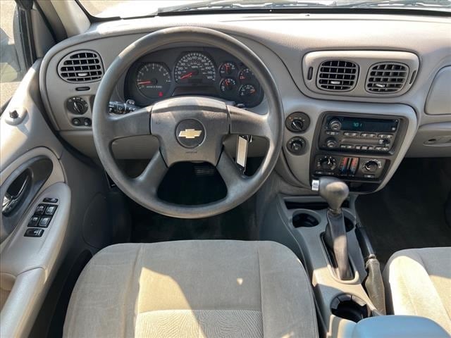 Used 2005 Chevrolet TrailBlazer LS with VIN 1GNDT13S452174992 for sale in Ofallon, IL