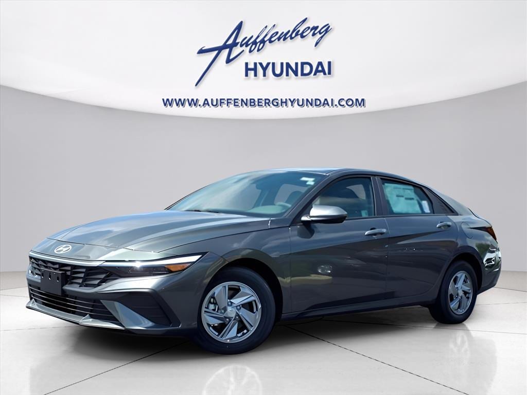 New 2025 Hyundai Elantra SE Sedan