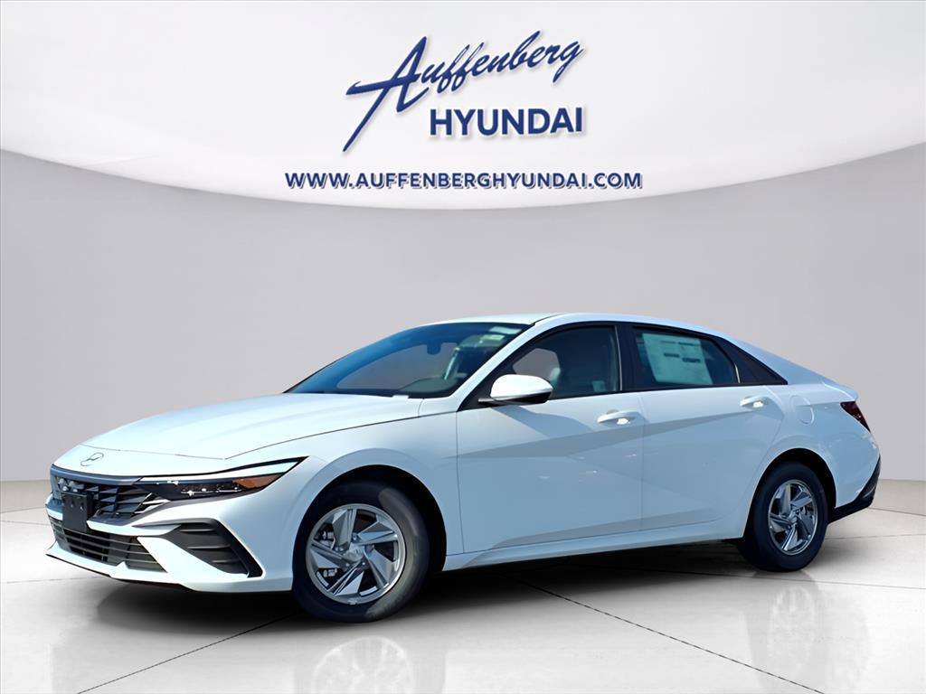 2025 Hyundai Elantra SE's photo