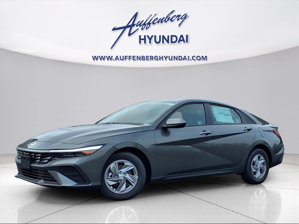 New 2025 Hyundai Elantra SE Sedan