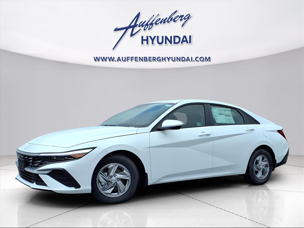 2025 Hyundai Elantra Base's photo