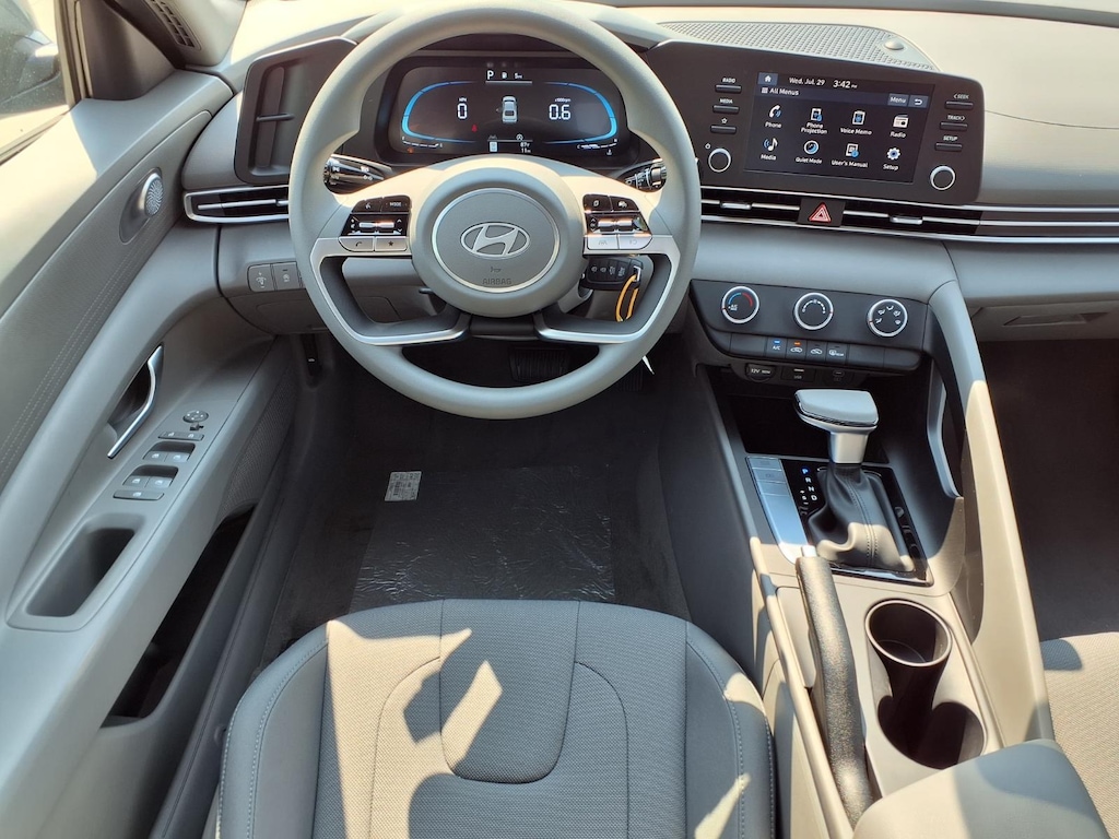 New 2026 Hyundai Elantra SE Sedan