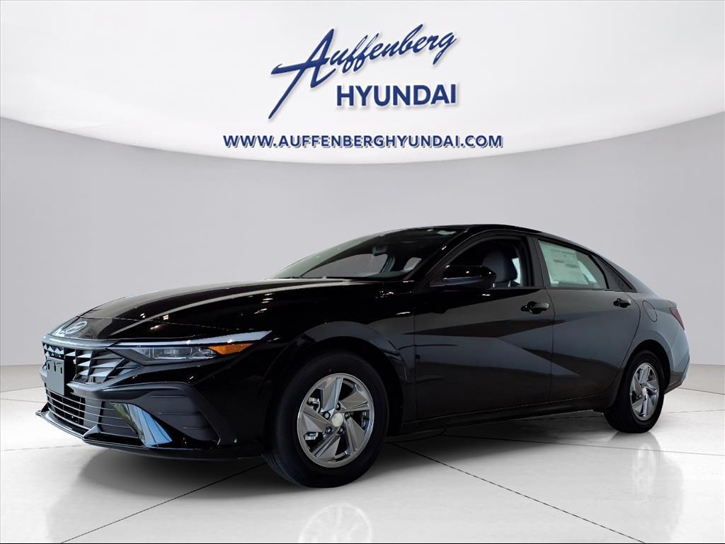 New 2025 Hyundai Elantra SE Sedan