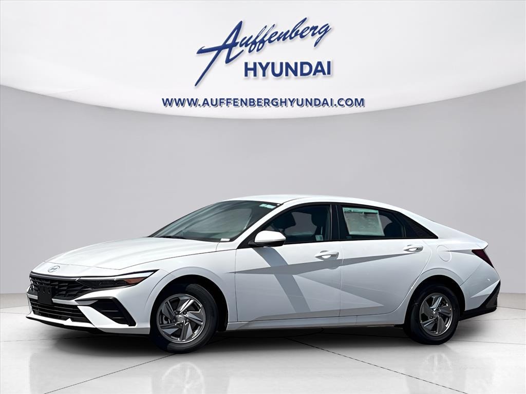 New 2025 Hyundai Elantra SE Sedan