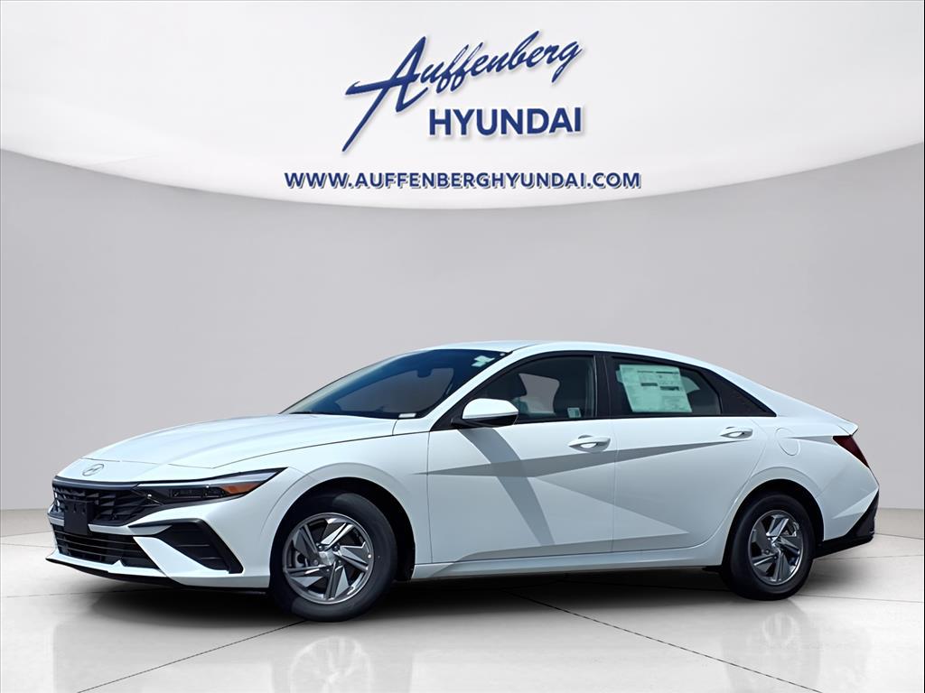 2025 Hyundai Elantra SE's photo