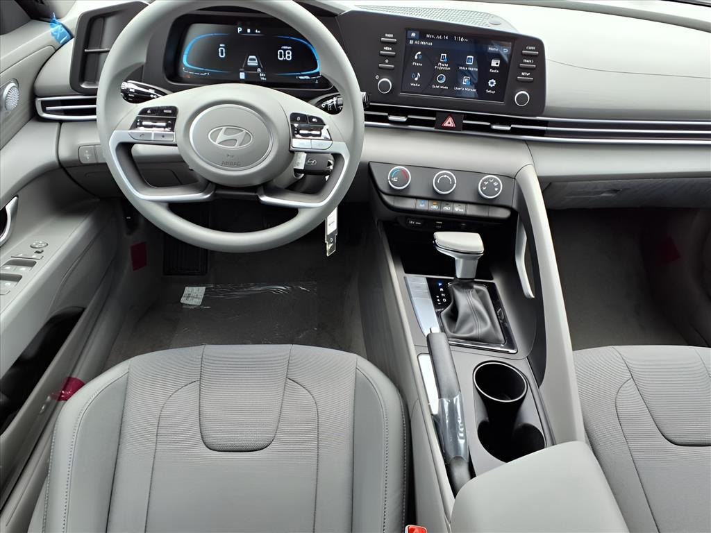 New 2025 Hyundai Elantra SE Sedan