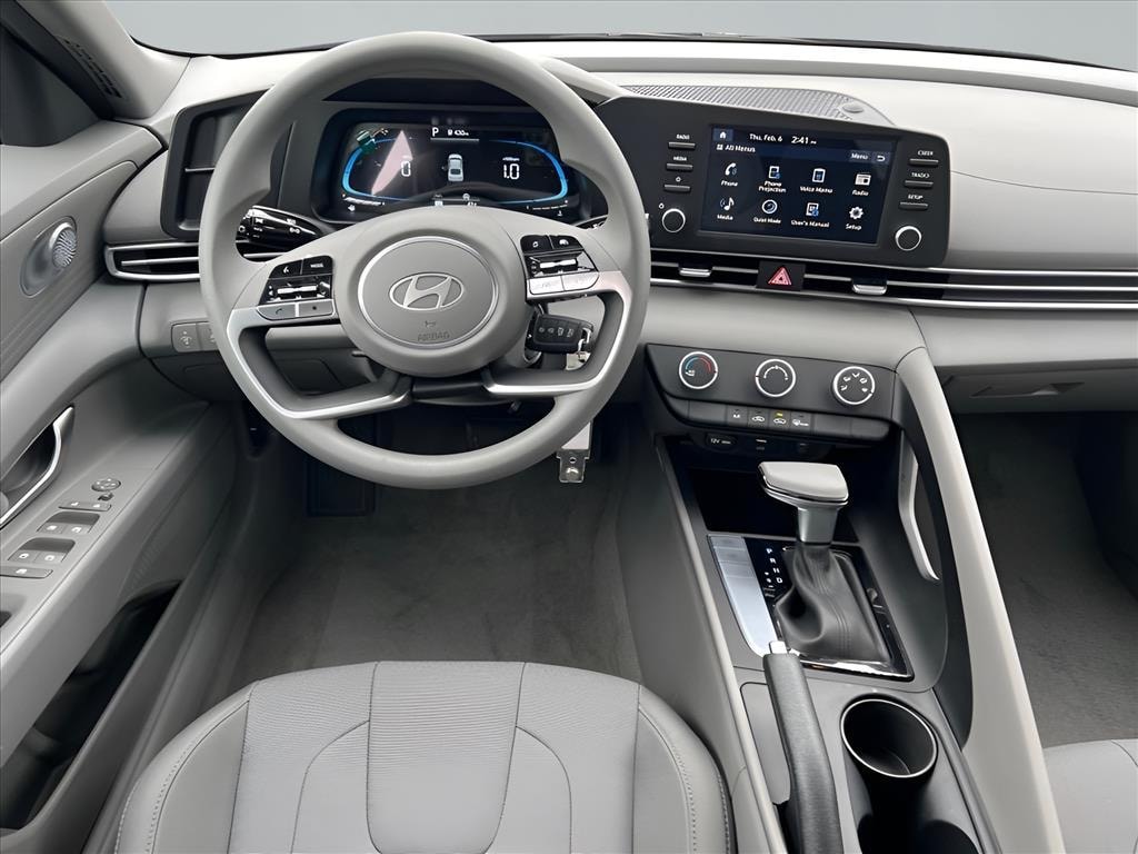 New 2025 Hyundai Elantra SE Sedan