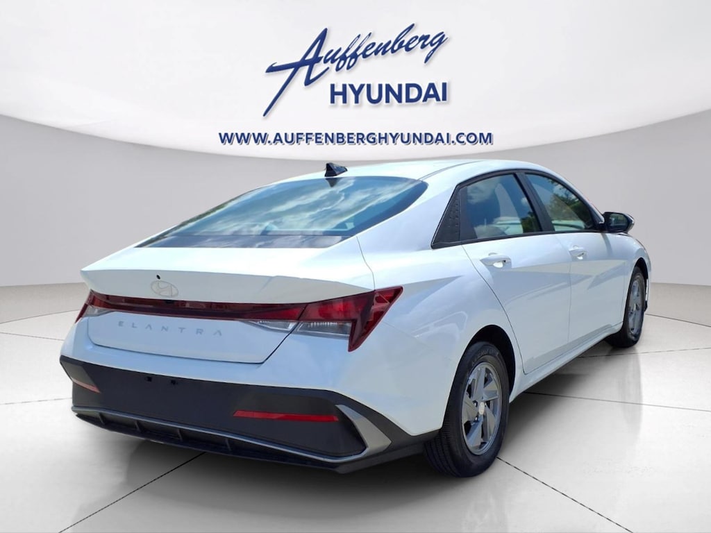 New 2026 Hyundai Elantra SE Sedan