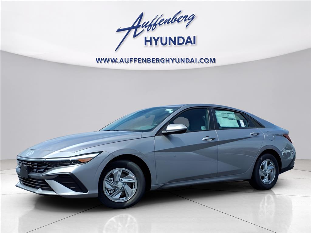 2025 Hyundai Elantra SE's photo