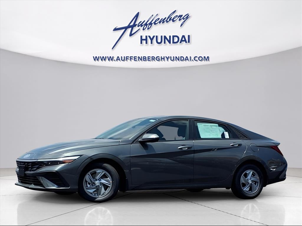 New 2025 Hyundai Elantra SE Sedan