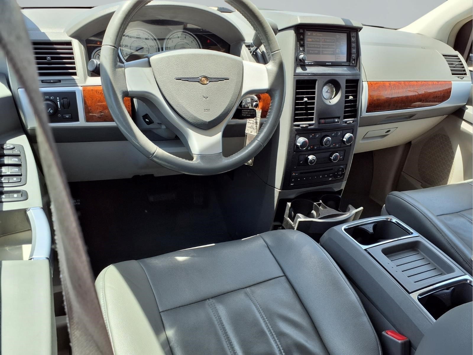 Used 2008 Chrysler Town & Country Touring with VIN 2A8HR54P68R118223 for sale in Shiloh, IL