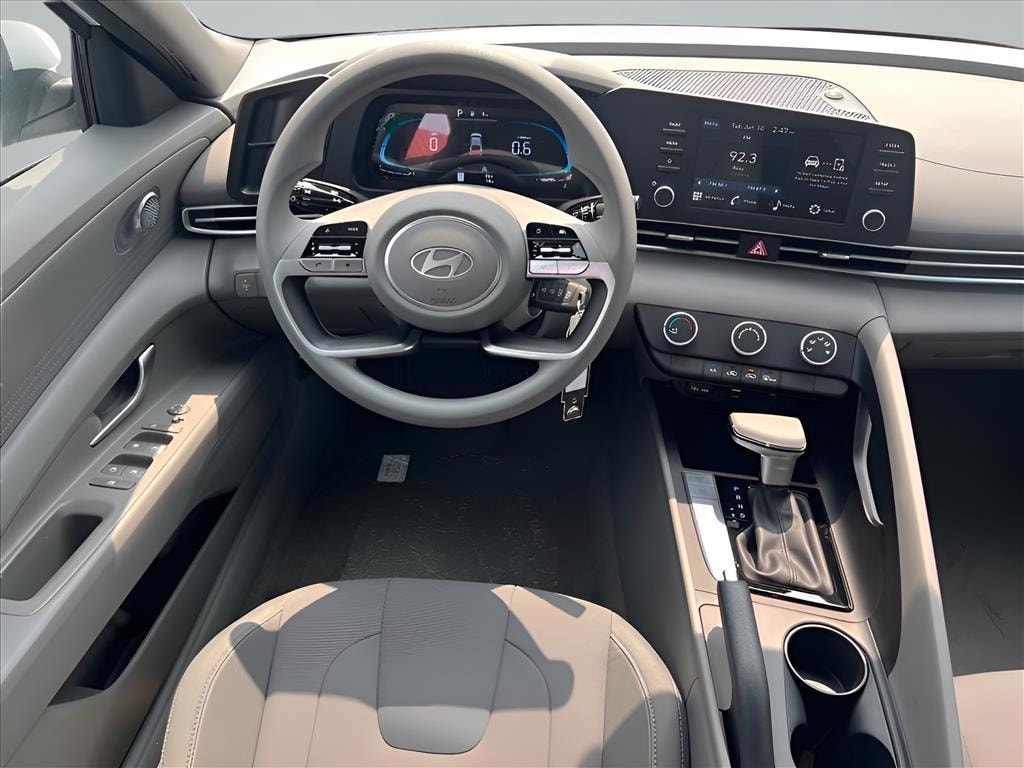 New 2025 Hyundai Elantra SE Sedan