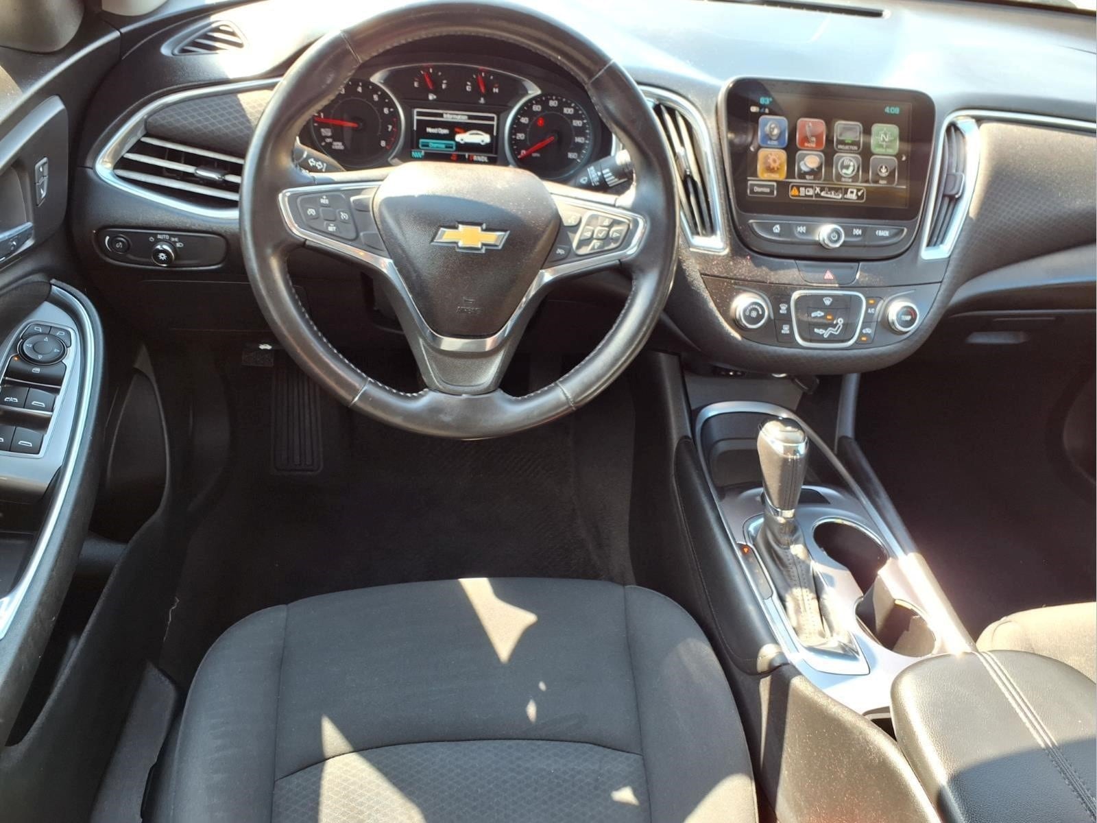 Used 2018 Chevrolet Malibu 1LT with VIN 1G1ZD5ST7JF254862 for sale in Shiloh, IL