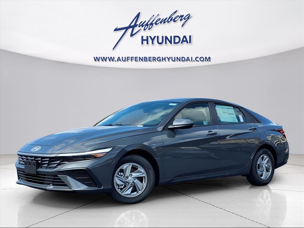 New 2025 Hyundai Elantra SE Sedan