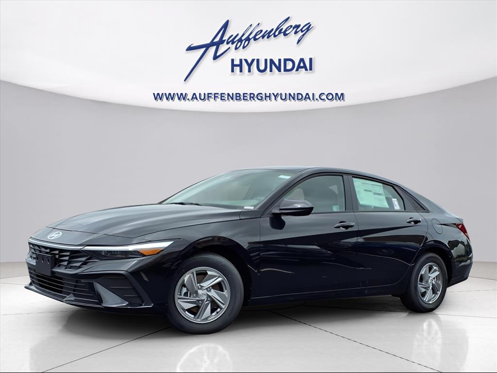 2025 Hyundai Elantra SE's photo