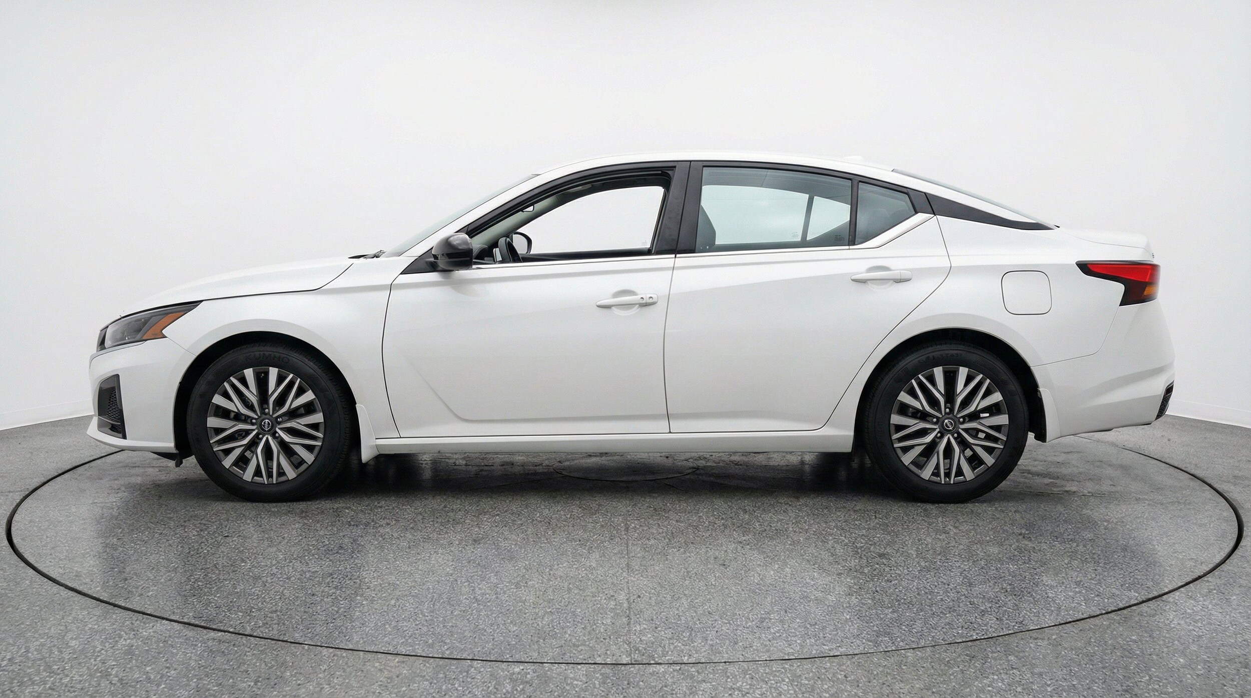 Thumbnail: 2025 Nissan Altima - 5