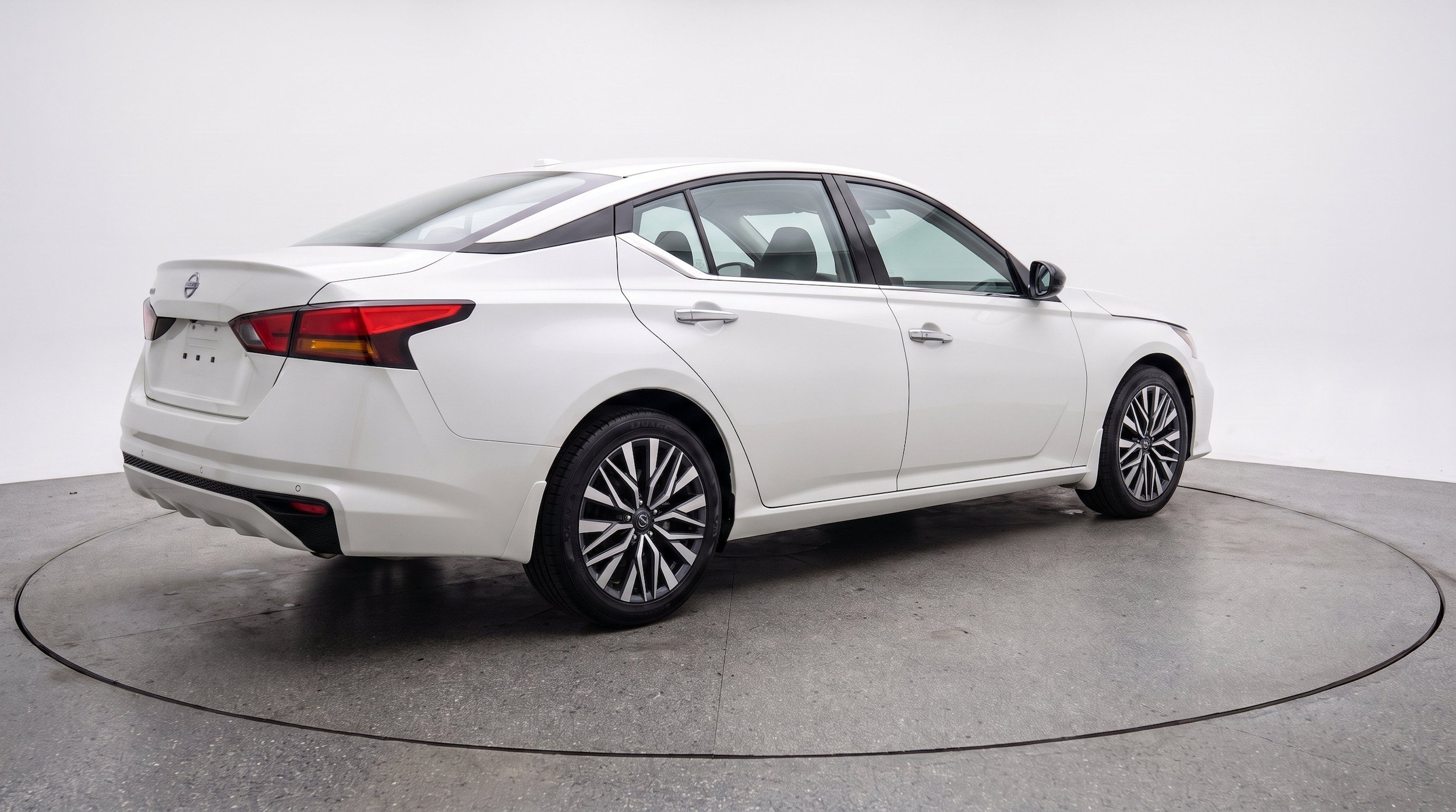 Thumbnail: 2025 Nissan Altima - 9