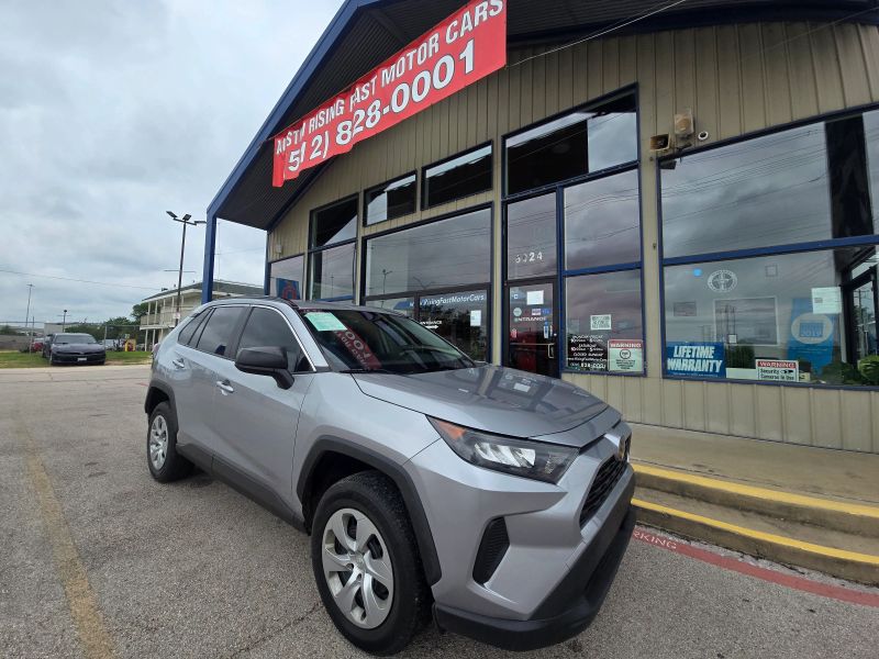 2021 Toyota RAV4 LE AWD's photo