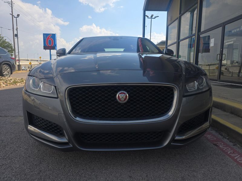 2017 Jaguar XF 35t Premium photo 4