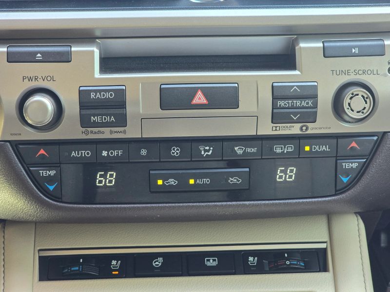 2017 Lexus ES 300h - Photo 42