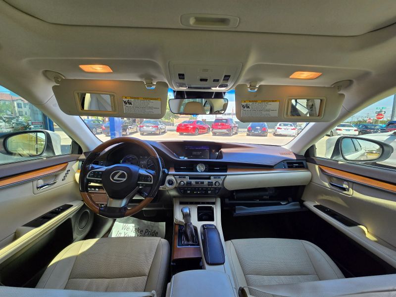 2017 Lexus ES 300h - Photo 41