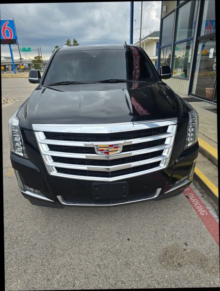 2018 Cadillac Escalade Luxury photo 3