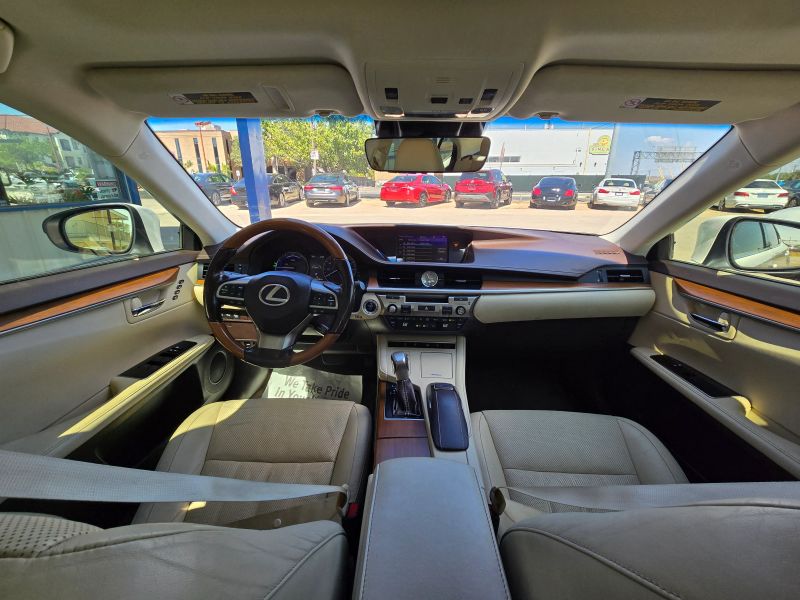 2017 Lexus ES 300h - Photo 39