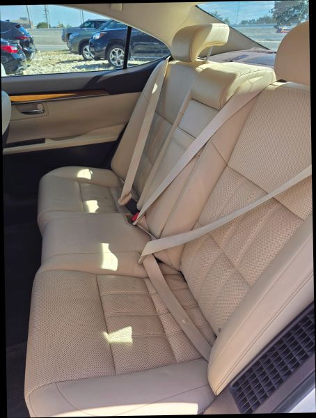2017 Lexus ES 300h - Photo 30
