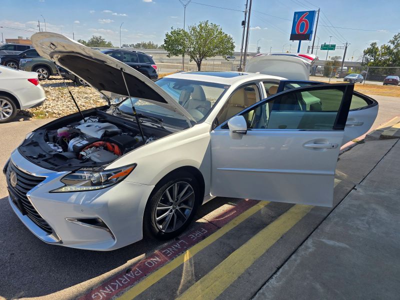 2017 Lexus ES 300h - Photo 18