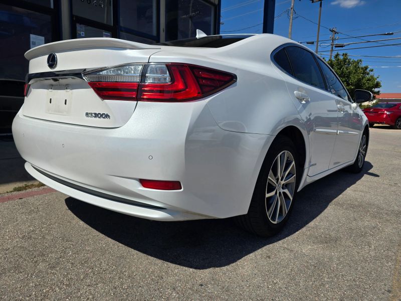2017 Lexus ES 300h - Photo 6