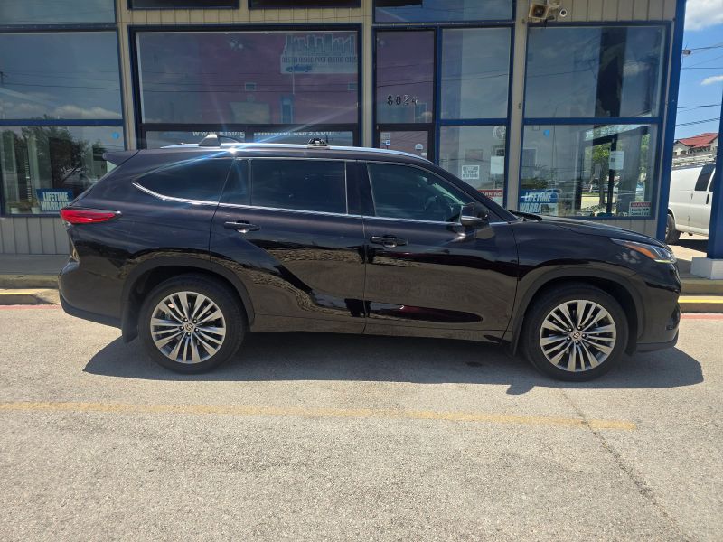 2020 Toyota Highlander Platinum photo 3