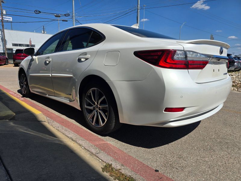 2017 Lexus ES 300h - Photo 8