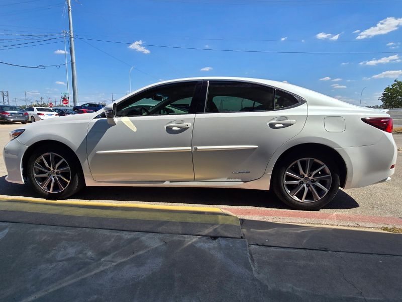 2017 Lexus ES 300h - Photo 9